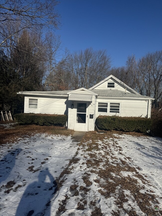 70 Highlawn St in Waterbury, CT - Building Photo - Building Photo