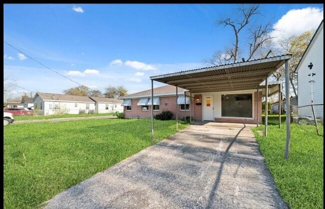 property at 800 E Adoue Ave