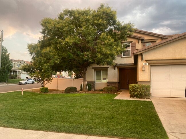 102 Elderberry Ct in Tehachapi, CA - Foto de edificio - Building Photo