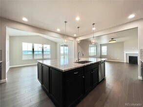 9187 Swan River St in Littleton, CO - Foto de edificio - Building Photo