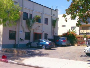 401-409 W 4th St in Long Beach, CA - Building Photo - Building Photo