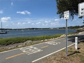712 Hope St in Bristol, RI - Foto de edificio - Building Photo