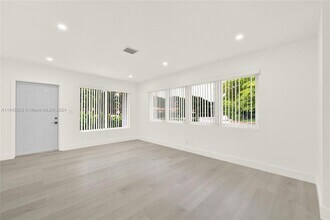 350 Aledo Ave-Unit -B in Coral Gables, FL - Building Photo - Building Photo
