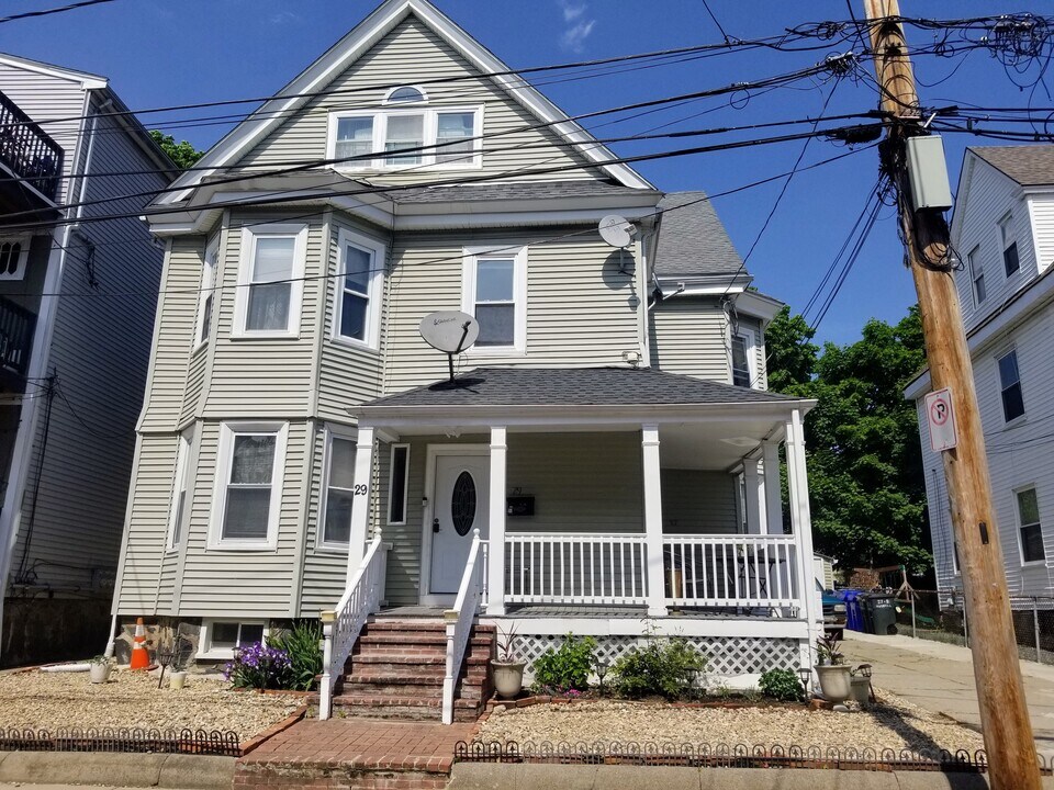 29 Haskell St, Unit 1 in Boston, MA - Foto de edificio