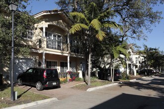 Royal Oaks (PG Capital) -NEW in Hollywood, FL - Building Photo - Building Photo