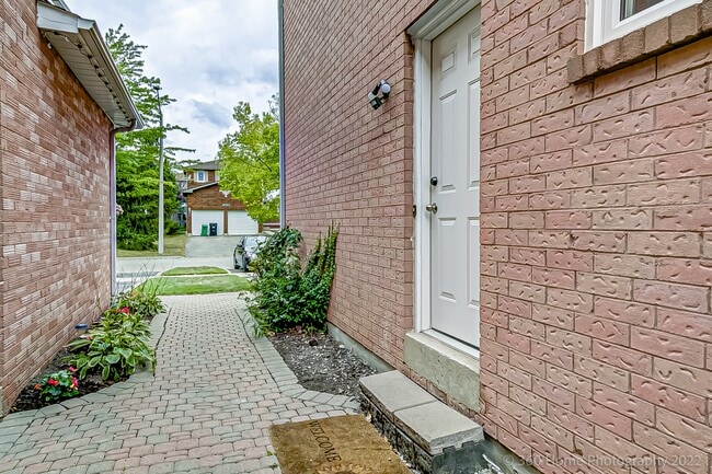 1424 Rose Haven Rd in Mississauga, ON - Building Photo - Building Photo