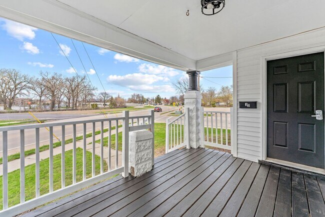 457 Ahnaip St-Unit -457 1/2 Ahnaip St. in Menasha, WI - Building Photo - Building Photo