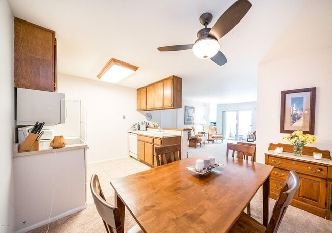 5525 E Thomas Rd, Unit B6 in Phoenix, AZ - Building Photo - Building Photo