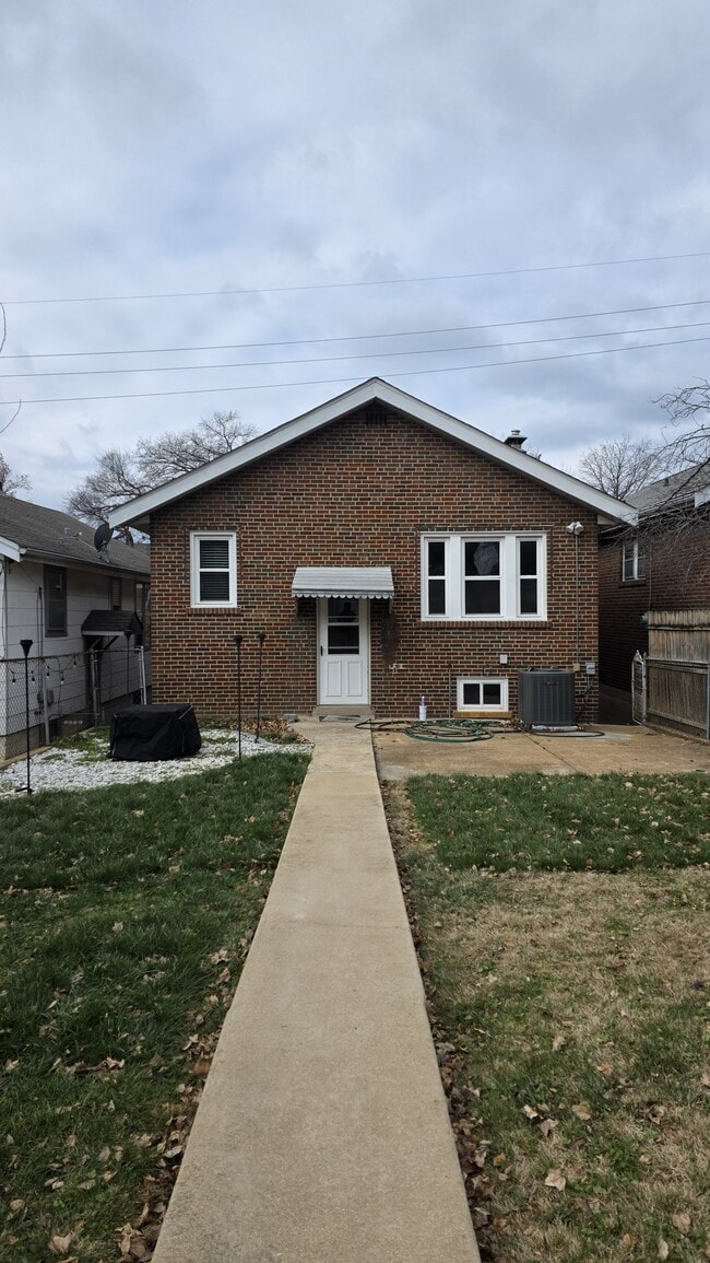 1414 Louisville Ave in St. Louis, MO - Foto de edificio - Building Photo