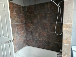 205 N 400 W in Ferron, UT - Foto de edificio - Building Photo