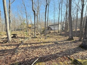 6486 Decker Rd in Bushkill, PA - Building Photo - Building Photo