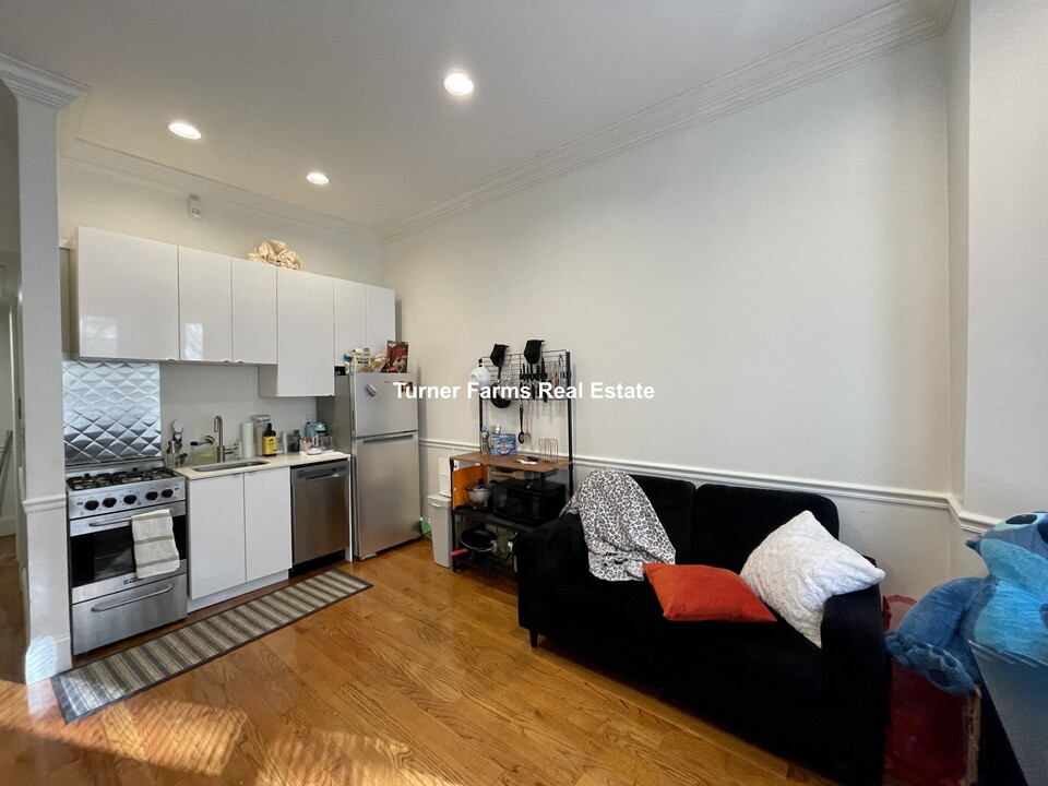 1613 Tremont St, Unit 1 in Boston, MA - Building Photo