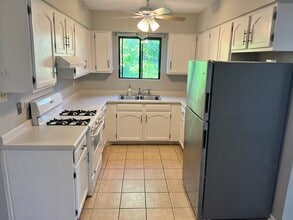 1130 Chalet Dr in Darien, IL - Building Photo - Building Photo