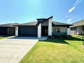 10516 NW 32nd St in Yukon, OK - Building Photo