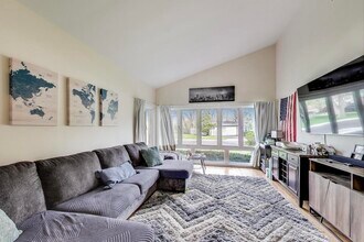 558 Mallard Ln in Deerfield, IL - Building Photo - Building Photo