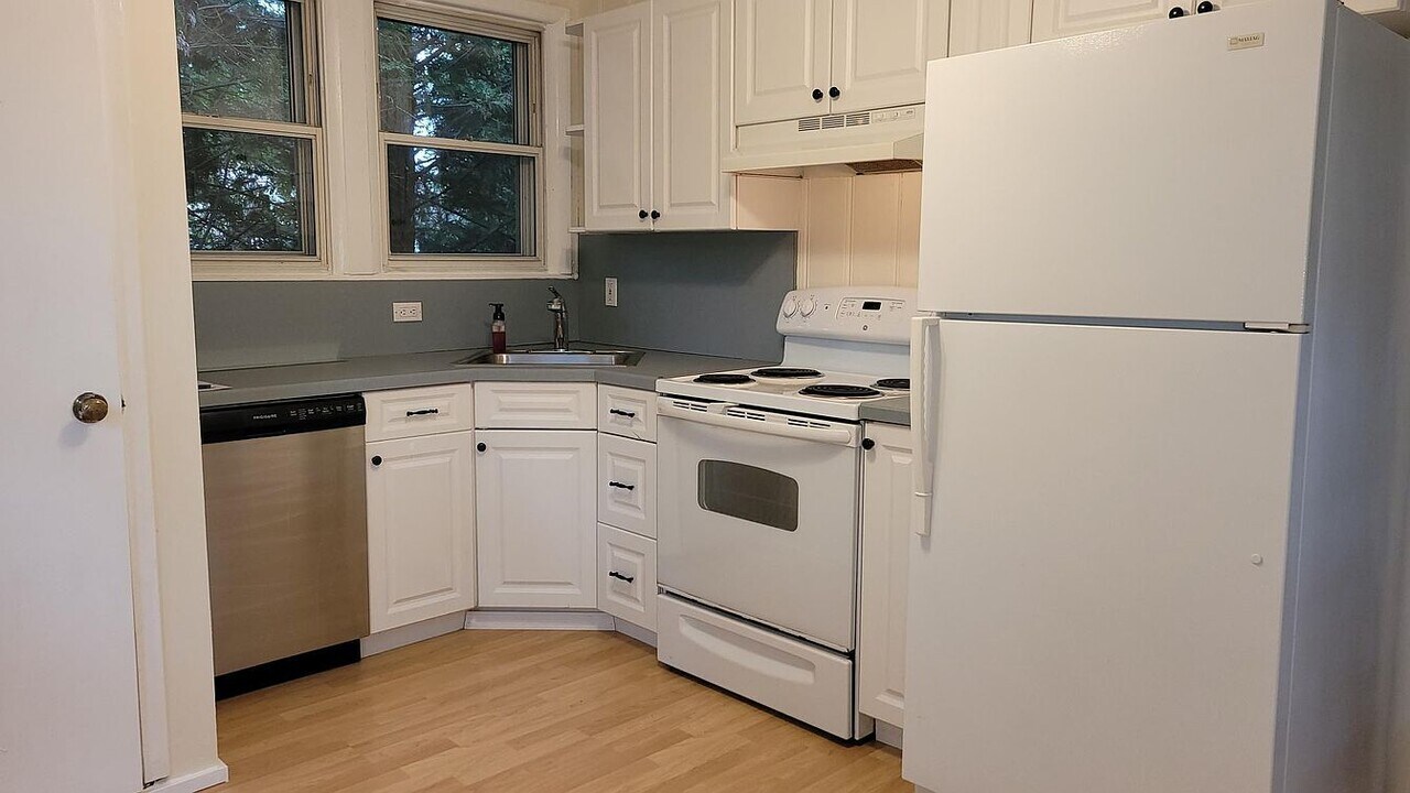 52 Shady Ln in Huntington, NY - Building Photo