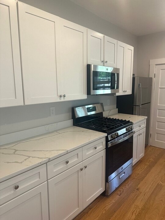 911 Saratoga St in Boston, MA - Building Photo