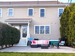 1284 County St, Unit 24 in Attleboro, MA - Foto de edificio - Building Photo