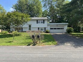 18 Cherry Hill Rd in New Paltz, NY - Building Photo