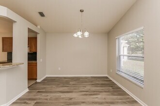 1106 Summer Breeze Dr in Brandon, FL - Building Photo - Building Photo