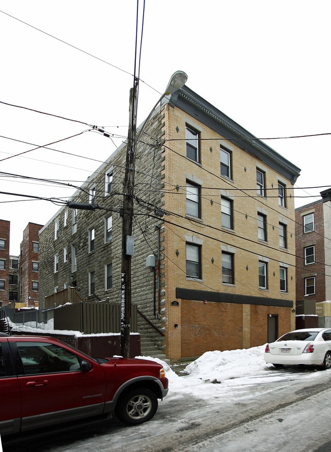 48 Ward St in Salem, MA - Foto de edificio - Building Photo