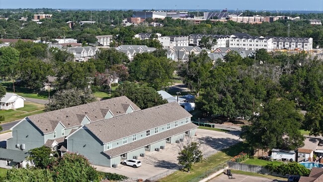 Lillian Street Townhomes in Stephenville, TX - Foto de edificio - Building Photo