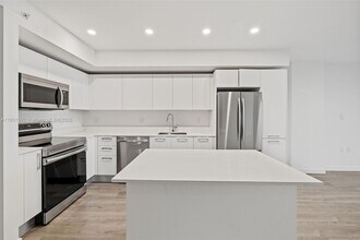 1500 Bay Rd, Unit N-0103 in Miami Beach, FL - Building Photo - Building Photo