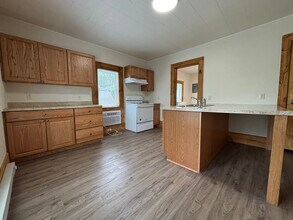1023 E Grand Ave, Unit 1023.5 in Eau Claire, WI - Foto de edificio - Building Photo