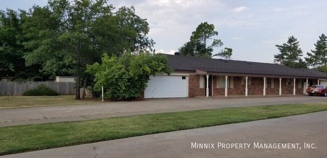 1005 Itasca St in Plainview, TX - Building Photo - Building Photo