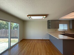 3075 Vía Del Sol in San Jose, CA - Building Photo - Building Photo