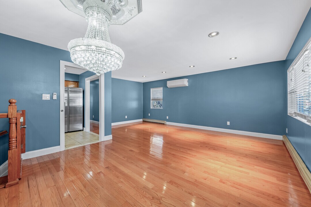 7410 Atlantic Ave in Ozone Park, NY - Building Photo