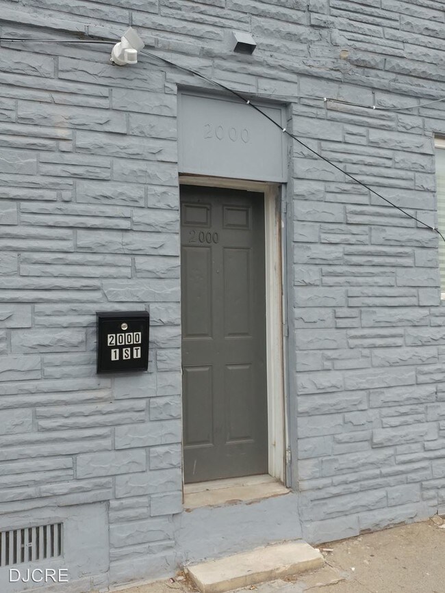 2000 Mercy St in Philadelphia, PA - Foto de edificio - Building Photo