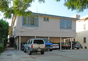 1477 S Holt Ave in Los Angeles, CA - Building Photo