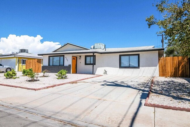 4205 Sunrise Ave in Las Vegas, NV - Building Photo - Building Photo
