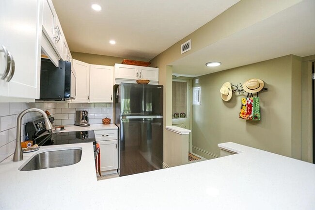 750 Mooring Line Dr in Naples, FL - Building Photo - Building Photo