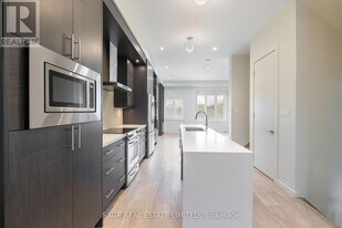 222 Vellwood Common in Oakville, ON - Building Photo