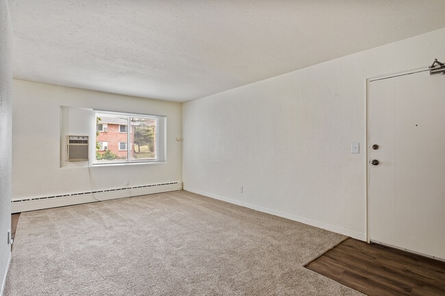 Oakview Apartments in Grand Rapids, MI - Foto de edificio - Building Photo