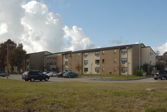 Baten Arms Apartments in Beaumont, TX - Building Photo - Building Photo