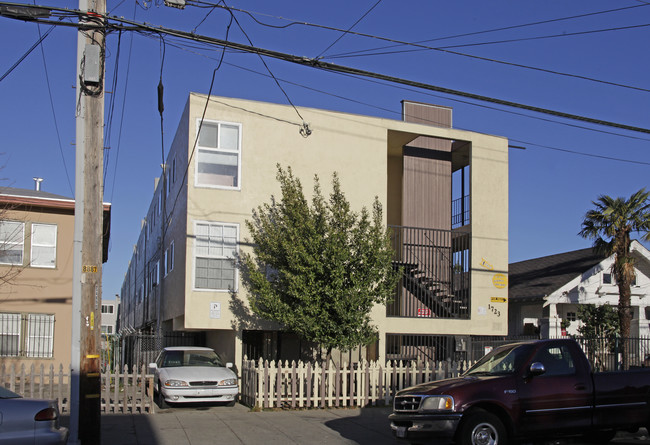 1723 28th Ave in Oakland, CA - Foto de edificio - Building Photo