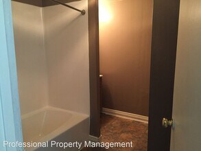 5 Canyon Lake Dr in Port Costa, CA - Building Photo - Building Photo