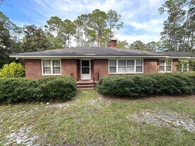 800 Olmstead Dr in Hinesville, GA - Building Photo