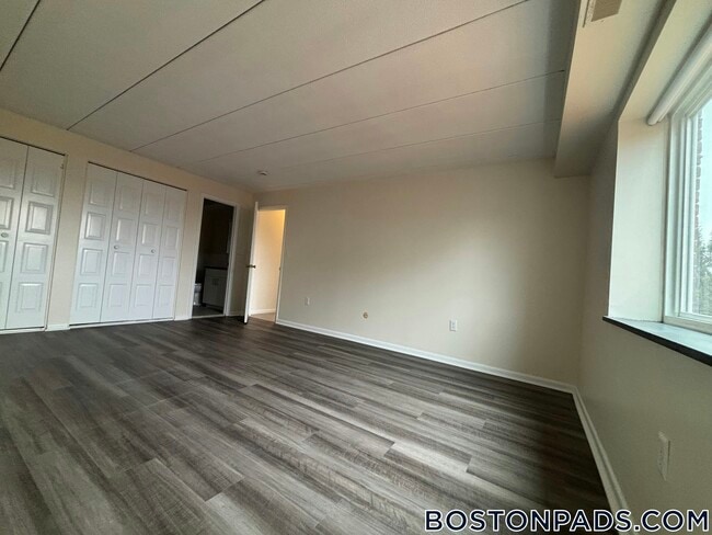 51 Hill Rd in Belmont, MA - Foto de edificio - Building Photo