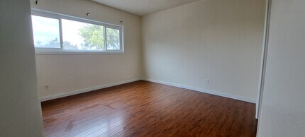 1340 W 85th St, Unit #3 in Los Angeles, CA - Building Photo - Building Photo