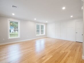 5 Barracks Rd in Hudson, MA - Building Photo - Building Photo