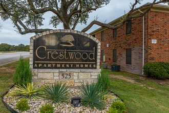 Crestwood Apartments in Azle, TX - Foto de edificio - Building Photo