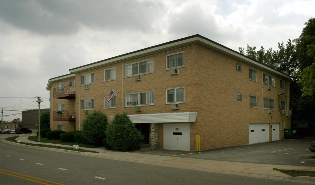 5001 Madison St in Skokie, IL - Building Photo