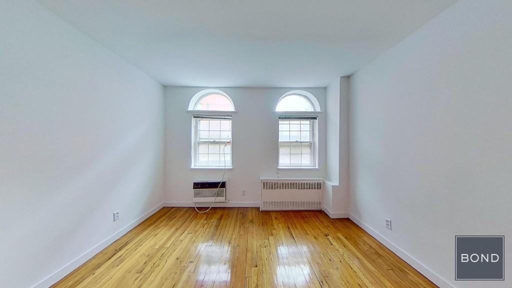 402 E 83rd St in New York, NY - Building Photo
