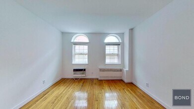 402 E 83rd St in New York, NY - Building Photo - Building Photo
