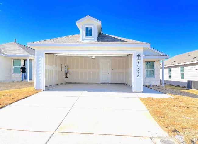 10538 Varmus Dr in Converse, TX - Building Photo - Building Photo