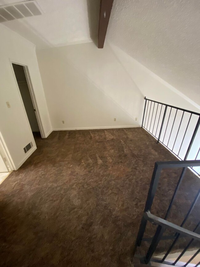 944 Greenfield Ave in Hanford, CA - Building Photo - Building Photo